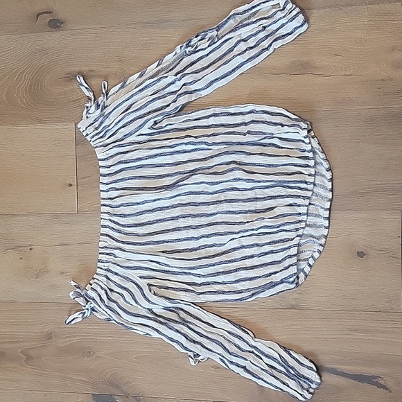 Aeropostale Blue And White Tie Sleeve Top Size Small - Picture 3 of 5